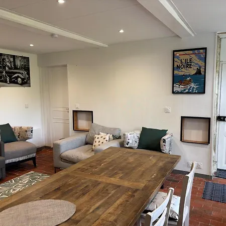 度假居 Comfortable House For 4 Guests In *