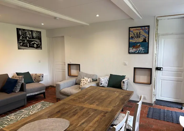 度假居 Comfortable House For 4 Guests In *